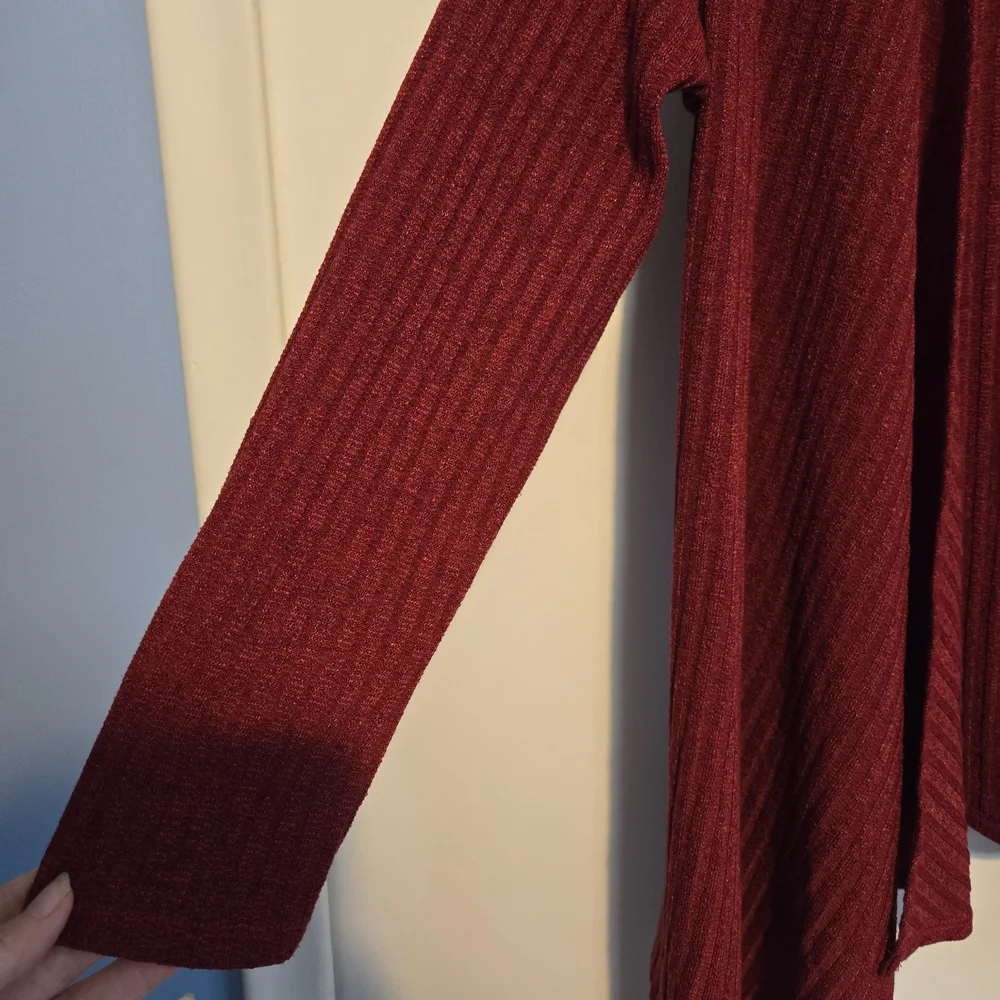 Impulsive Wine Hi-Lo Open Cardigan - Picture 3 of 6